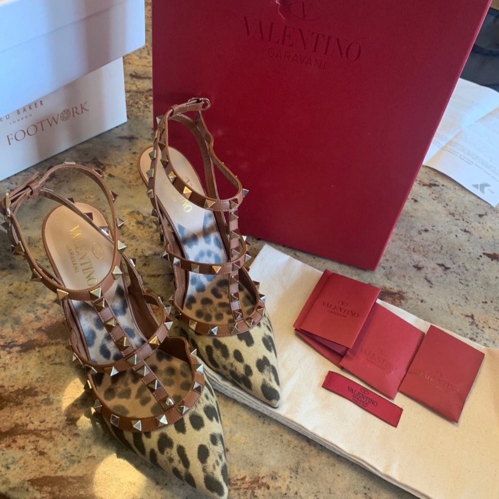 Valentino Garavani Rockstud 40MM Calf Hair Ankle Strap Pump Size 40